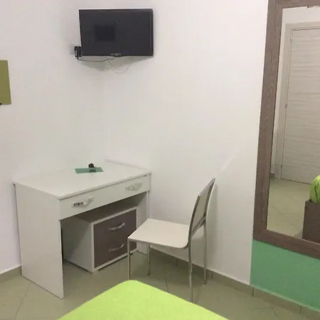 Be And Be Alojamento de Acomodação e Pequeno-almoço Montesano sulla Marcellana